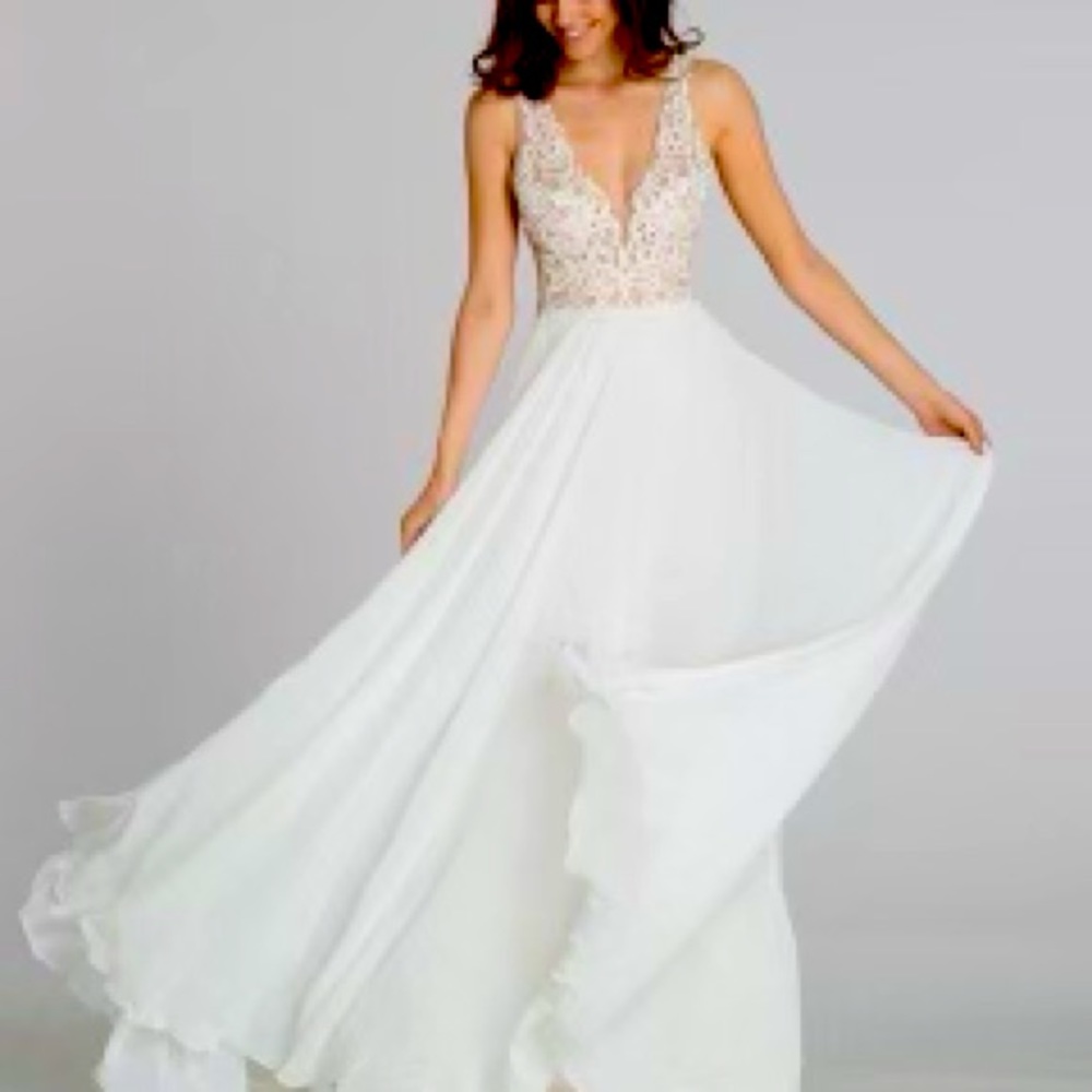 Beautiful brand new Tara Keely wedding dress